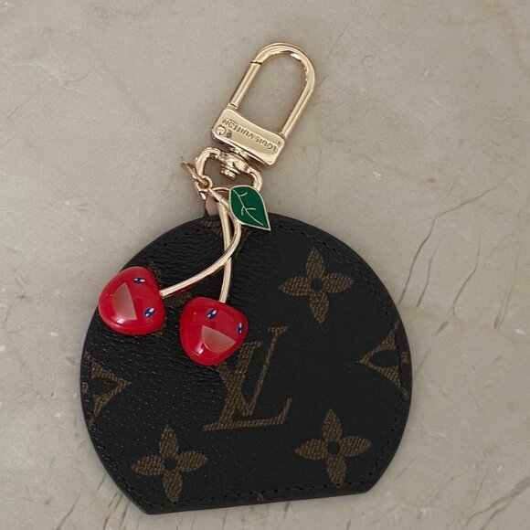 Louis Vuitton cherry mirror Murakami keychain - so cute! 2025 model - Picture 4 of 4